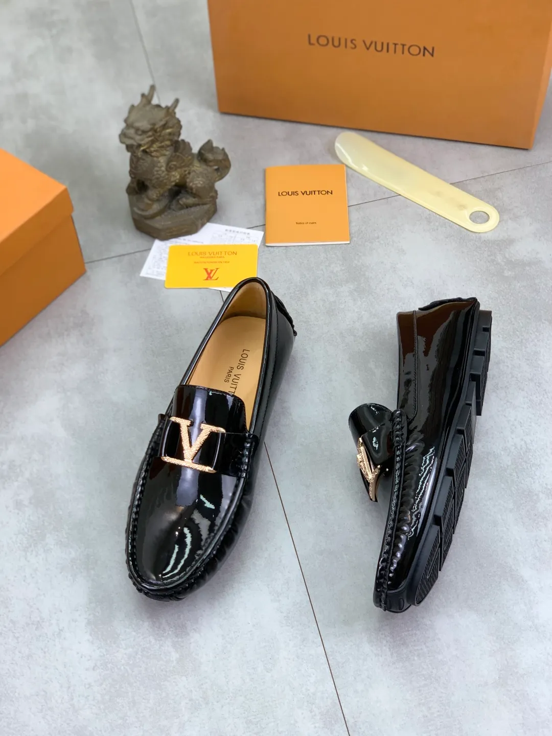 Men's Men's Shoes💰P340💰[New Style] 🆘 🔥🆕[Louis Vuitton] LV Hong Kong high-quality beanie shoes. Loaf style for lazy people. This fabric is made of 🇮🇹 imported Italian first-layer cowhide ➕ full first-layer pigskin lining. The lining is more high-end. The original non-slip and wear-resistant rubber outsole is the only choice for driving. Size: 38-45. Black optional.